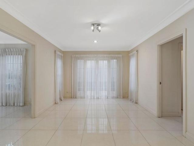 Refined Ascot Living on Prestigious Wren Street!