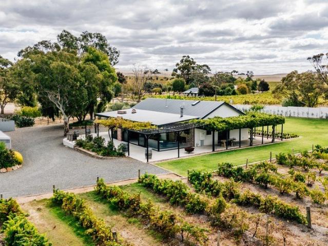 Refined Barossa Retreat