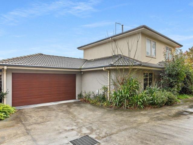 Refined Beachside Lifestyle on Frankston CBD Fringe