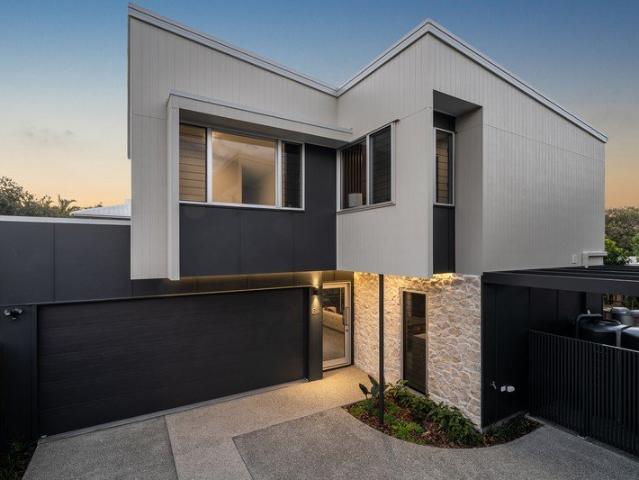 Refined Beachside Living, Perfectly Positioned