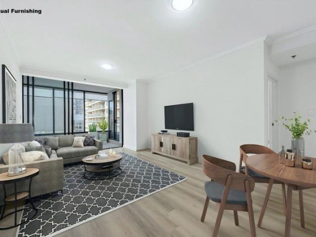 Refined CBD Living in the Iconic World Tower