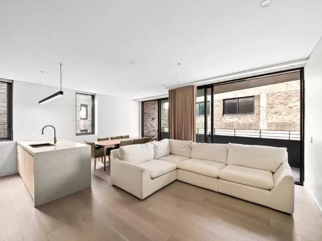 Refined city fringe luxury
