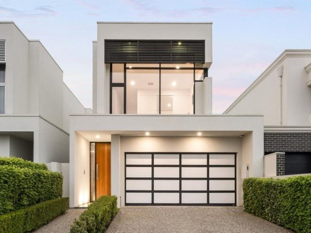 Refined Coastal Family Living, Combining Timeless Elegance with Exceptional Luxury and Sophisticated Design