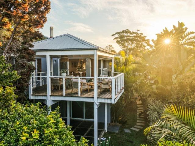 Refined Coastal Home With Sweeping Ocean Views