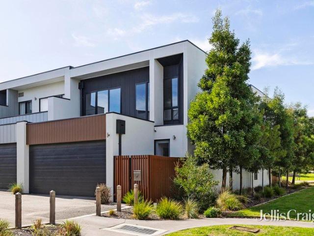 Refined Coastal Living with a Contemporary Edge