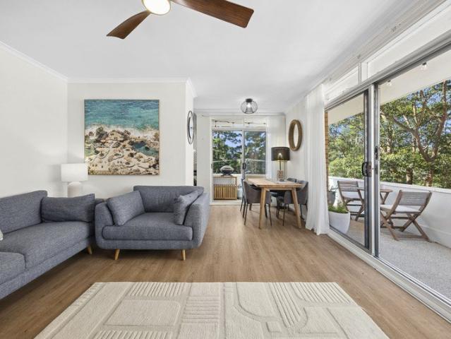 Refined coastal living with a sun drenched north aspect