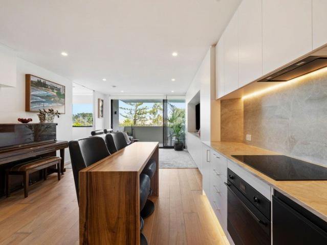 Refined Coastal Living with Bespoke Design and Exceptional Storage