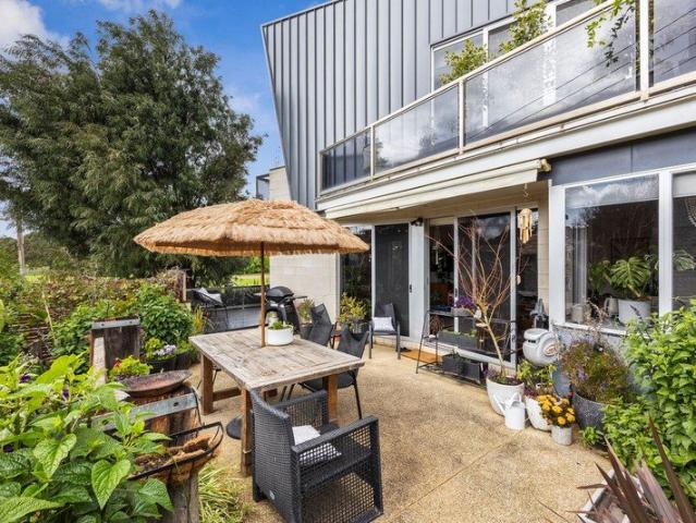 REFINED COASTAL LIVING WITH PARKLAND VIEWS