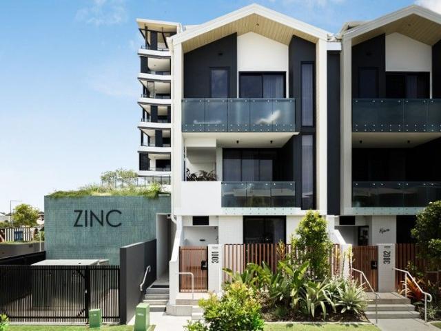 Refined Coastal Luxury Steps from Bokarina Beach