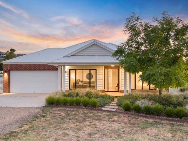 Refined Contemporary Living with Sunset & Paps Outlooks