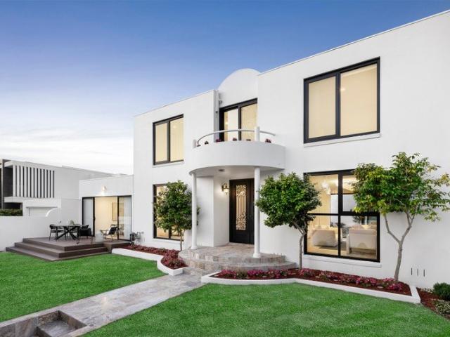 Refined Contemporary Luxury in a Prestigious Brighton Setting