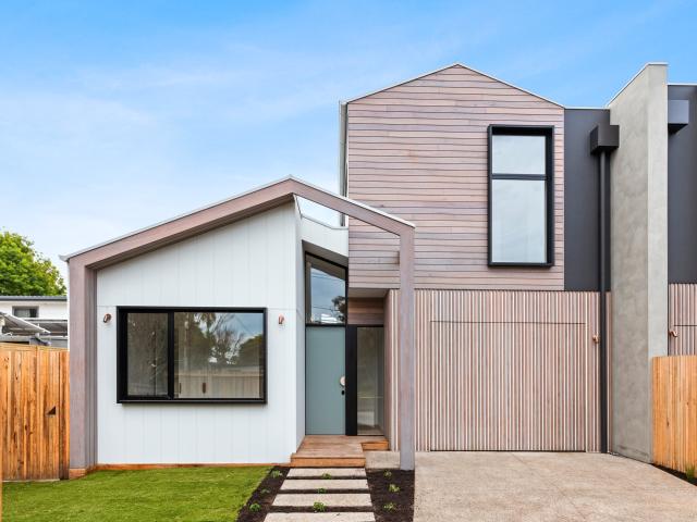 Refined Costal Living in a River End Pocket
