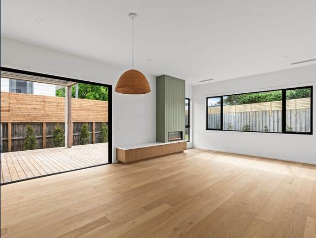 Refined Costal Living in a River End Pocket