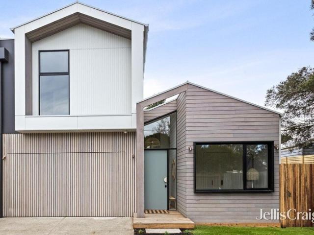 Refined Costal Living in a River End Pocket