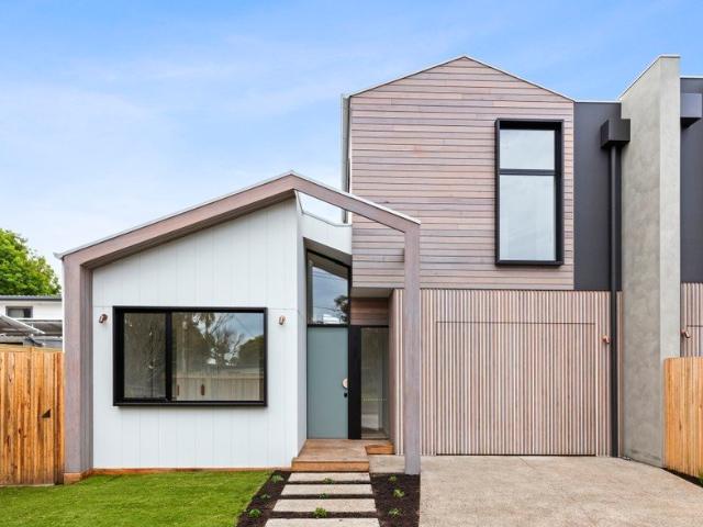 Refined Costal Living in a River End Pocket
