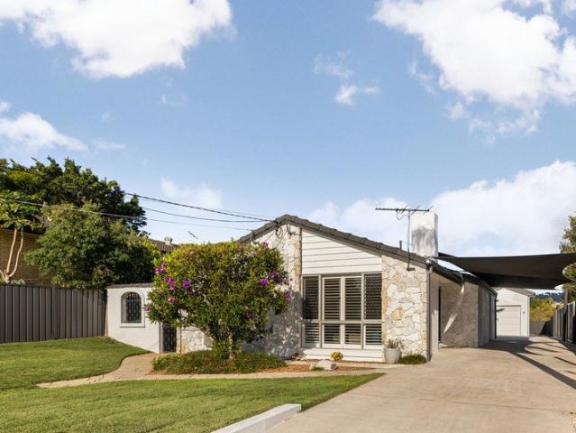 Refined Dual Living Opportunity on 834sqm Elevated Position with Future Potential