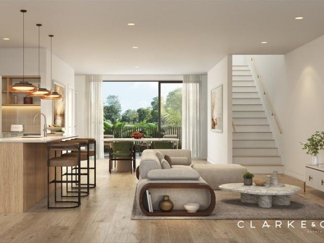 REFINED DESIGN, NORTHERN LIGHT AND A COASTAL ADDRESS!