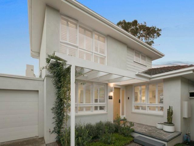 Refined design, sunlit north facing living