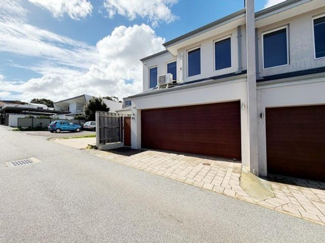 Refined Executive Living in Prestigious Nedlands