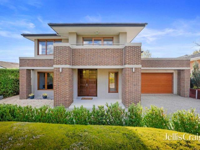 Refined Elegance with Spacious Family Living In Dual School Zones