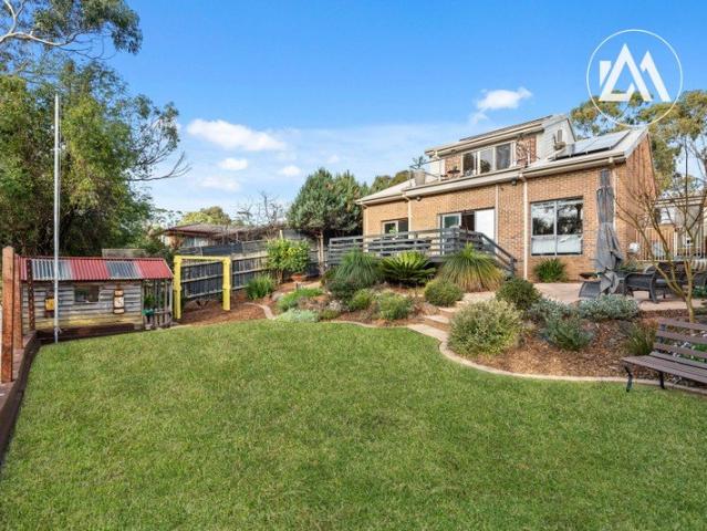 Refined Family Living Backing Onto Frankston Nature Conservation Reserve