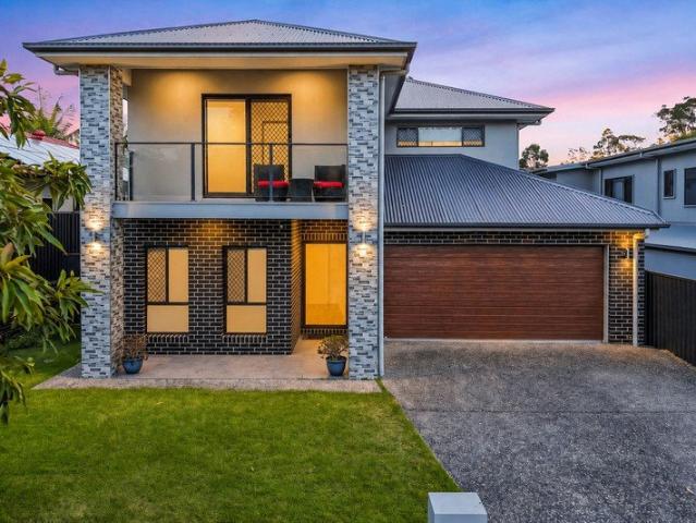 Refined Family Living in a Peaceful Springfield Lakes Setting