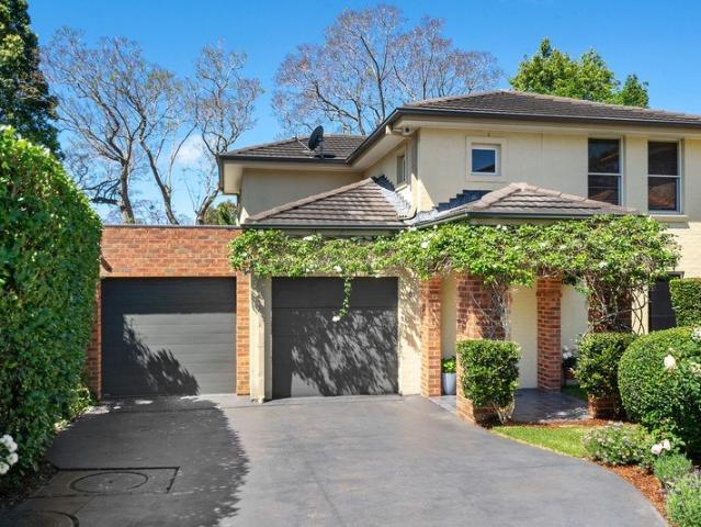Refined family living in a private and exclusive North Willoughby enclave