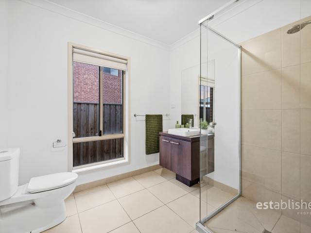 Refined Family Living in a Quiet Point Cook Setting