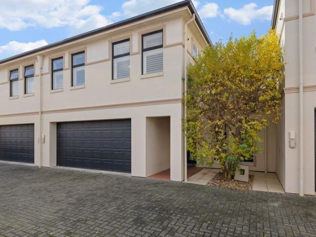 Refined Family Living in the Heart of Kensington