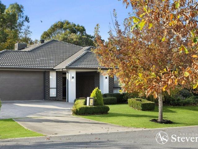 Refined family living in the heart of Lomandra