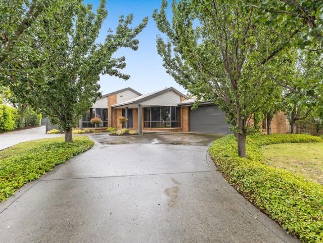 Refined Family Living on a Grand Scale 1893m2 approx