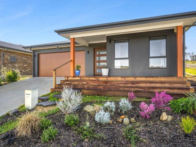 Refined Family Living Moments from the Yass River
