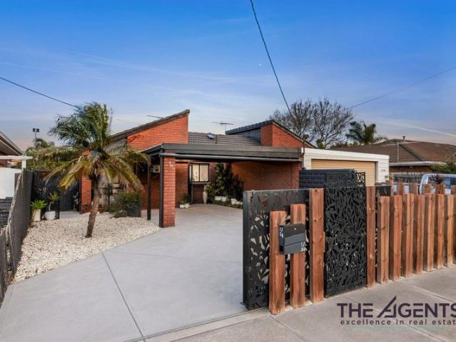 Refined Family Luxury in a Coveted Parkside Setting
