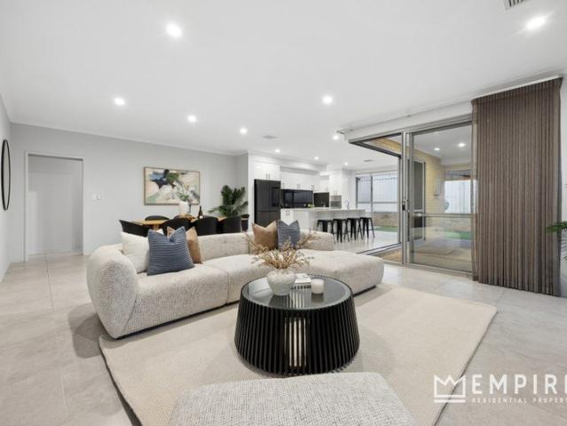 Refined Family Luxury, Moments from the Coast & Marina