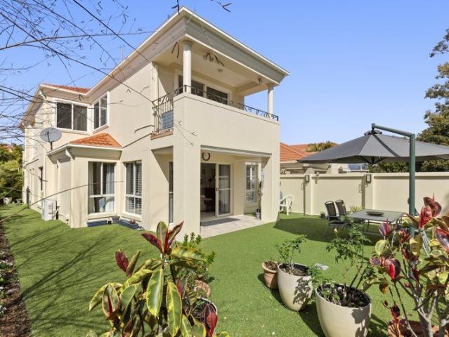 Refined Freestanding Residence with Private Lift in Prestigious Eastlake