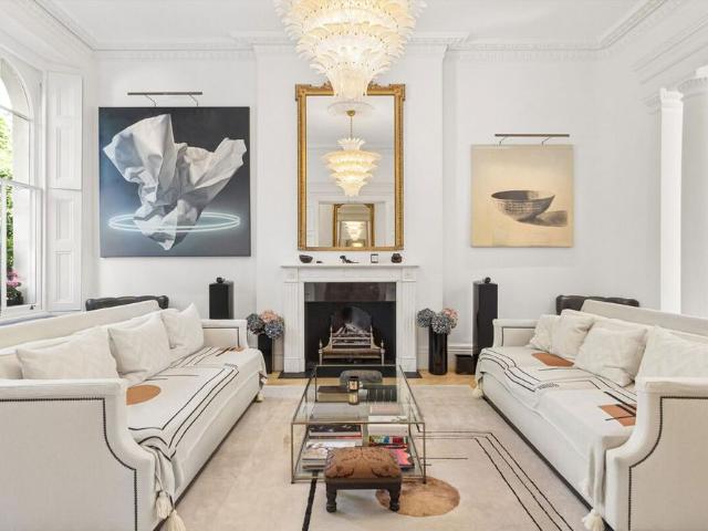 Refined home with private terrace and garden in the heart of Belgravia, SW1W