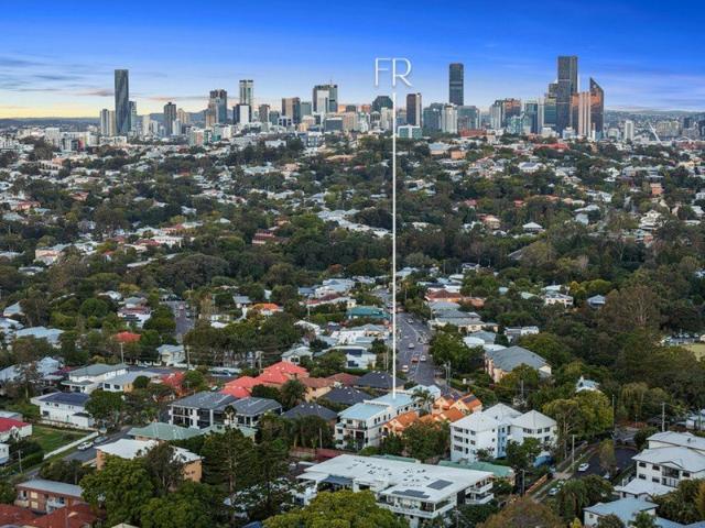 Refined Inner City Living in Exclusive Complex of Five