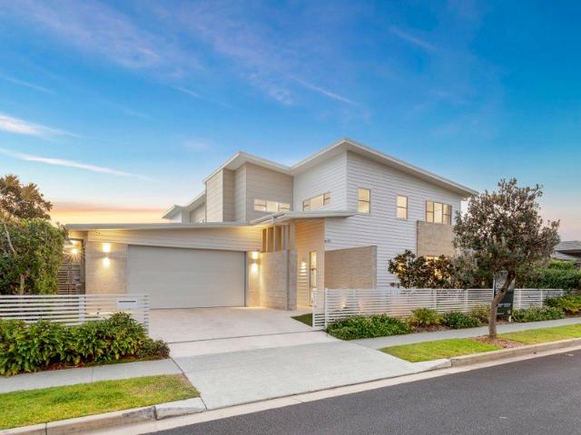 Refined Luxury Family Living with Exceptional Indoor Outdoor Connection