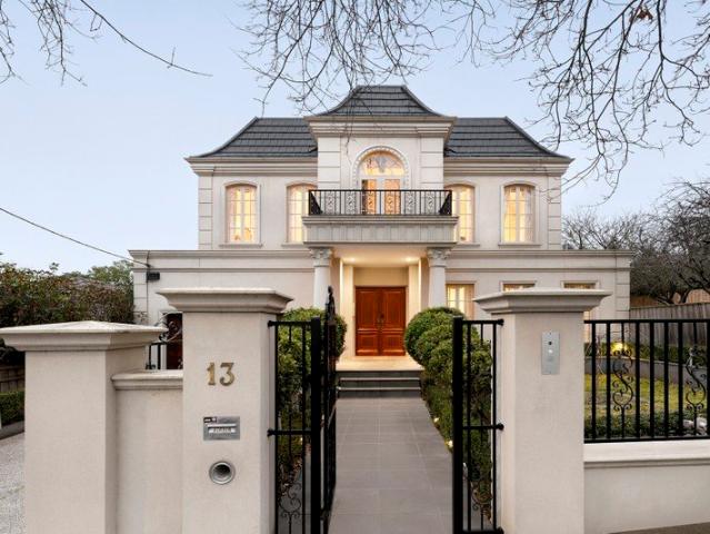 Refined Luxury in a Landmark Location