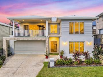 Refined Luxury Living with Pool, Balcony and Designer Finishes in Prime Spring Mountain