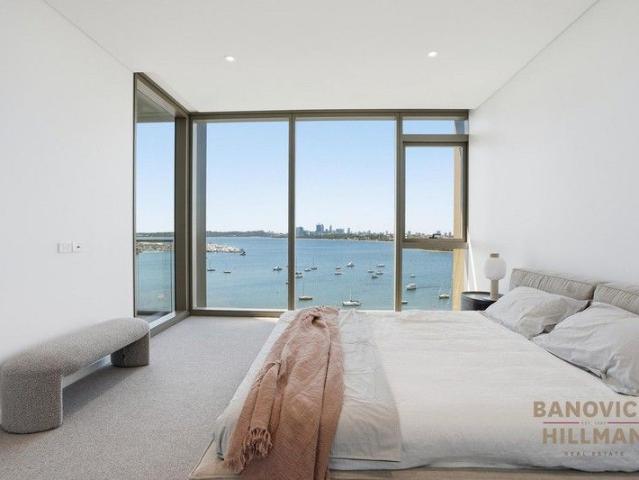 REFINED LIFESTYLE WITH FRONT ROW VIEWS