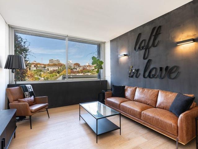 Refined Lifestyle Apartment in the Heart of Woolloomooloo A rare investment opportunity achieving $1300 pw until January 2028
