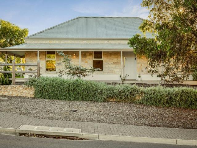 Refined Living and Clever Versatility in Aldinga's Premier Locale