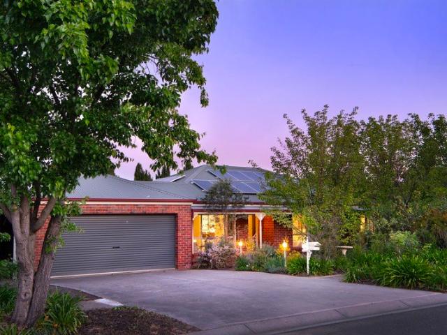 Refined Living in a Leafy Garden Setting