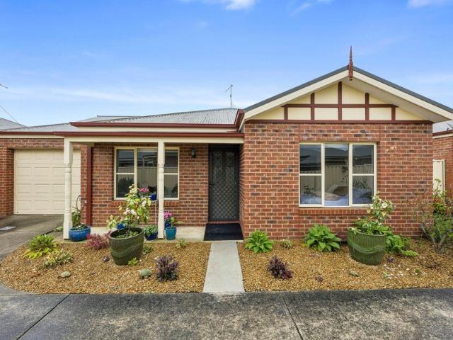 Refined Living In A Private Setting!