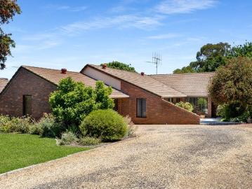Refined Living in Peaceful Location