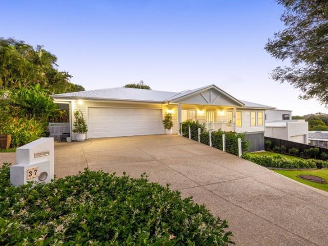 Refined Queenslander Elegance with Contemporary Luxury 37 Bell Road!