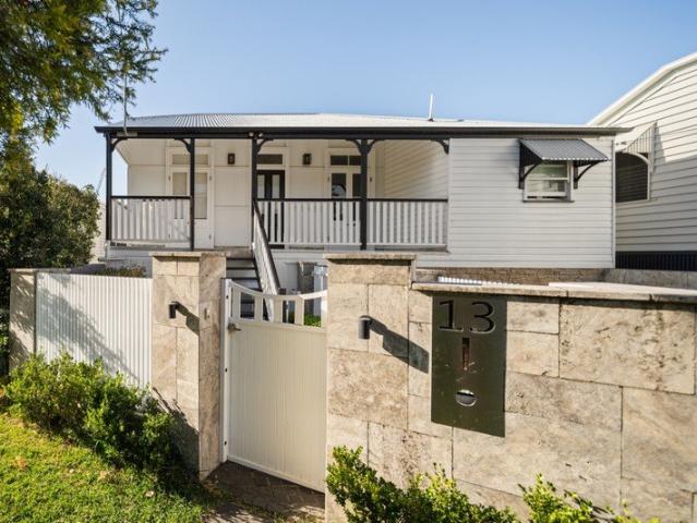 Refined Queenslander Living in the Heart of Bulimba