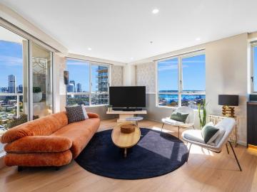 Refined, rebuilt, remarkable panoramic harbour & skyline living