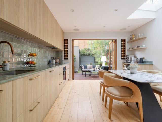 Refined renovated terrace / premier tree lined address